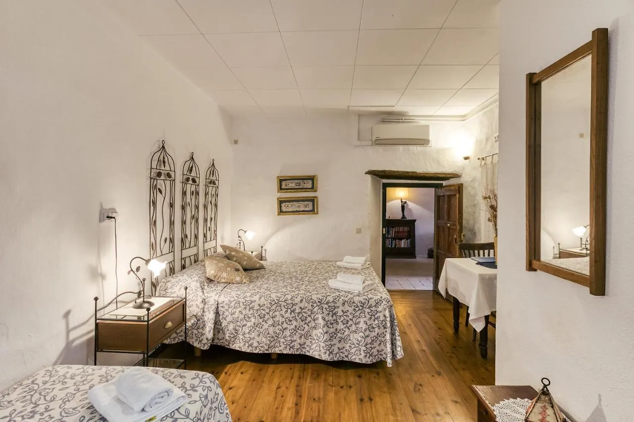 Lantställe Masia Grande Rural Can Gat Vell Llampaies