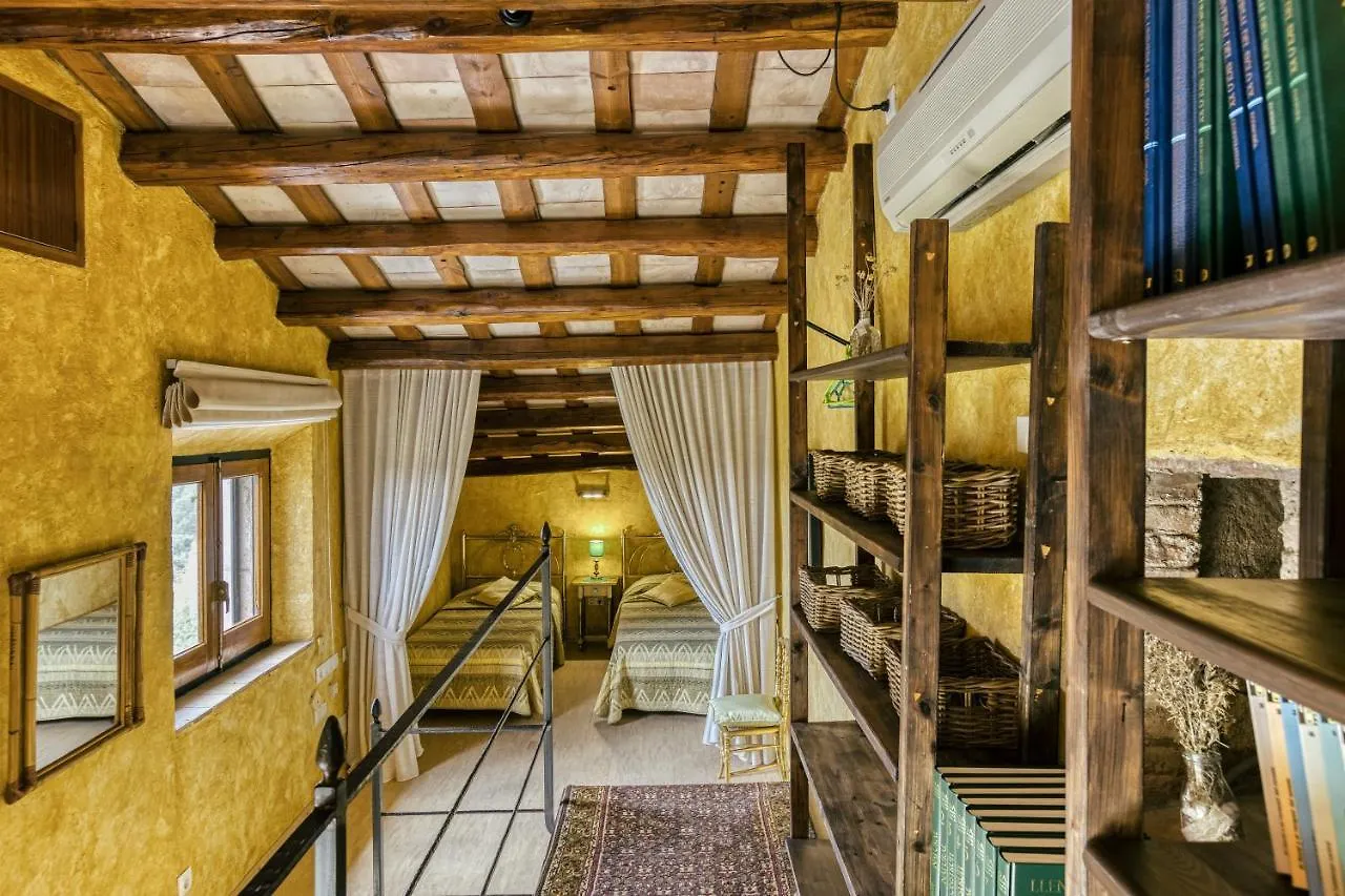 Masia Grande Rural Can Gat Vell Llampaies Landhuis